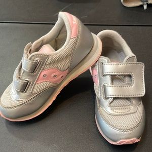 Saucony sneakers for little kid- like new